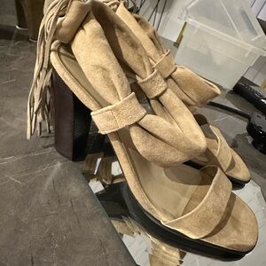 Women’s shoes size 6 Enzo Angiolini high heels pre-owned